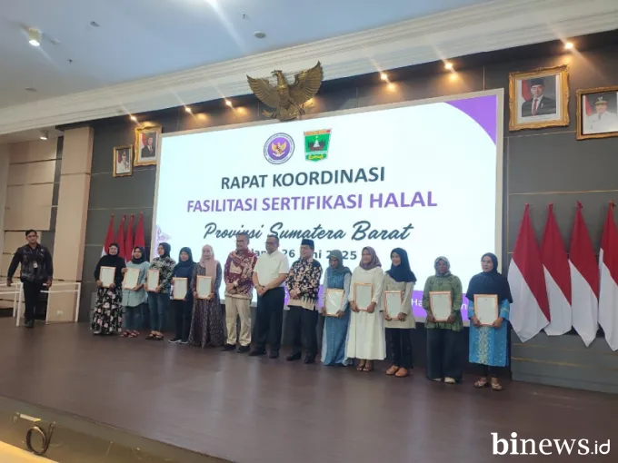 10 Pelaku UMK Binaan UPT Halal Center UNP Resmi Terima Sertifikat Halal dari BPJPH RI