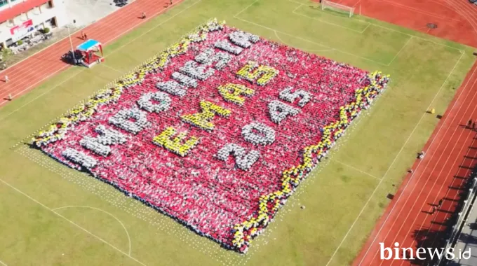 8.000 Mahasiswa Baru UNP Meriahkan Papermob 2025