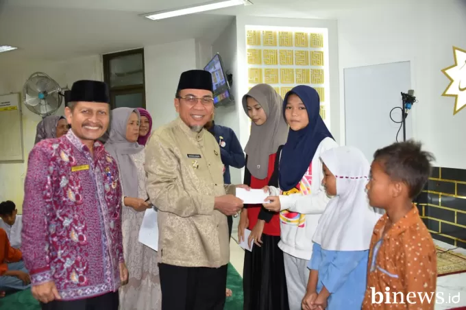 Bagian Kesra Pemko Padang Santuni Anak Yatim Keluarga ASN dan di Sekitar Kantor Balai Kota