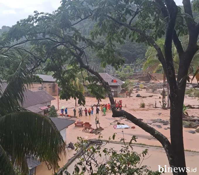 Banjir Bandang Susulan Terjadi di Batu Busuk, 8 Warga Terjebak
