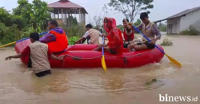 Banjir Rendam Sejumlah Titik di Padang, Delapan Warga Dadok Tunggul Hitam Dievakuasi