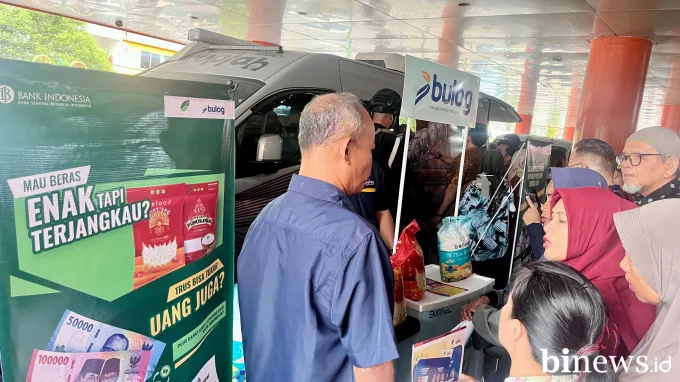 BI Sumbar Hadir di Tengah Pascabencana, Warga Tukar Uang Sekaligus Tebus Beras Murah