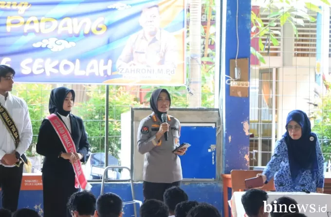 Bijak di Dunia Maya: Polda Sumbar Sosialisasi Media Sosial ke Pelajar SMAN 3 Padang