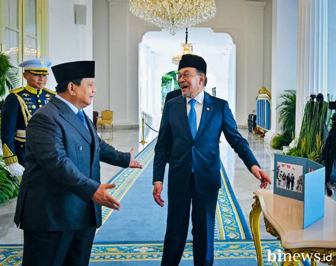 Bincang Hangat dan Senyum Lebar Warnai Perpisahan Presiden Prabowo dan PM Anwar di Istana...