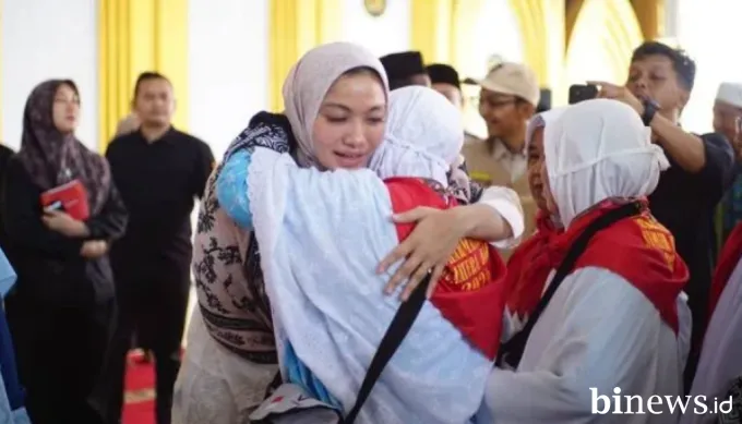 Bupati Dharmasraya Lepas 83 Jamaah Calon Haji ke Tanah Suci