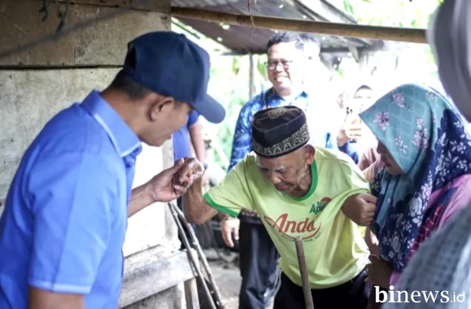 Bupati Solok Jon Firman Pandu Resmi Mulai Labelisasi Rumah Penerima Bansos di Nagari Koto...