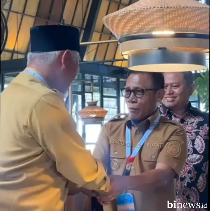 Bupati Tapanuli Tengah Apresiasi Bantuan Rendang dari Gubernur Sumbar untuk Korban...