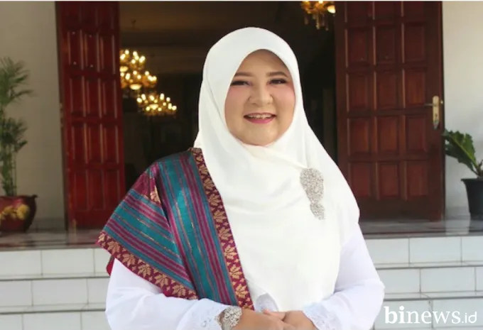 Dinilai Angkat Marwah Padusi Minang, Nevi Zuairina Dianugerahi Limpapeh Achievement Award
