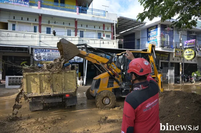 Dirikan Posko di Pauh, PT Semen Padang Kerahkan Tiga Alat Berat