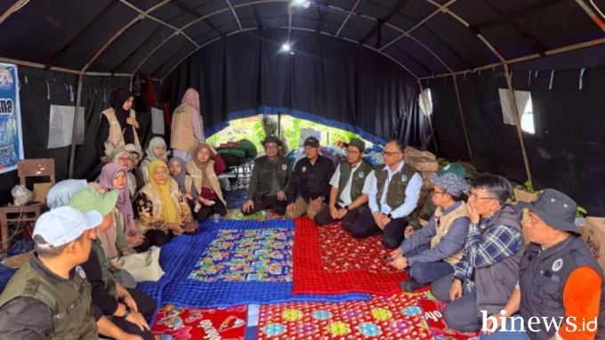 Dirjen Dikti Tinjau Posko Relawan UNP untuk Korban Banjir Bandang di Agam