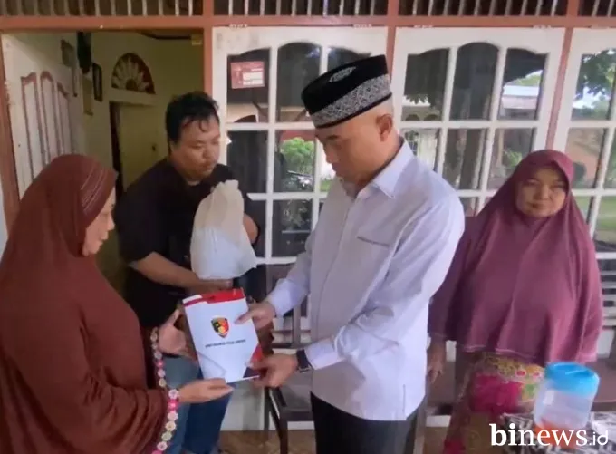 Dirreskrimsus Polda Sumbar Beri Bantuan Pendidikan untuk Anak yang Ibunya Telah Wafat