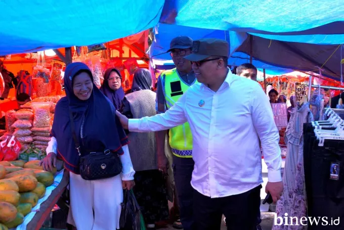 Disesaki Pengunjung H-3 Lebaran, Wako Hendri Pastikan Kenyamanan di Kawasan Pasar Pusat