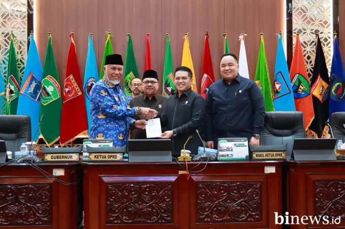 DPRD Sumbar Gelar Rapat Paripurna, Gubernur Mahyeldi Jawab Kritik Fraksi soal Realisasi...