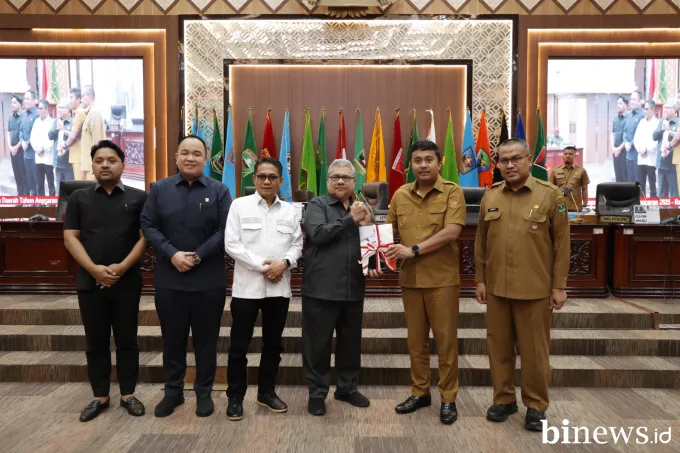 DPRD Sumbar Serahkan Rekomendasi LKPJ 2025, Soroti Keuangan Daerah dan Sektor Strategis
