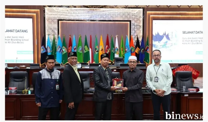 DPRD Sumbar Terima Kunjungan Edukasi MAS Al-Ihsan Boarding School kelas XII Riau
