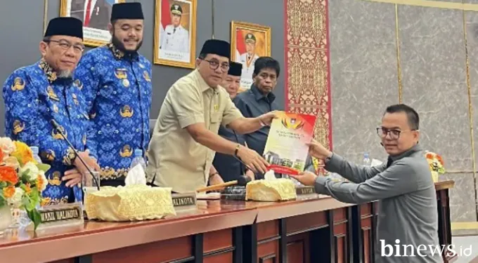 Fraksi-Gerindra Sampaikan Pendapat Akhir, DPRD Padang Sahkan Ranperda BMD, SOTK, dan...