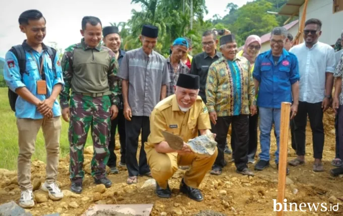 Gotong Royong Bangun Huntara dan Surau, Warga Kampung Talang Dapat Apresiasi Gubernur
