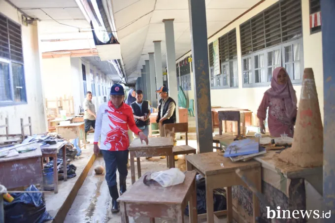 Gotong Royong Massal, ASN Padang Bantu Pulihkan SMAN 12 Usai Diterjang Banjir Bandang