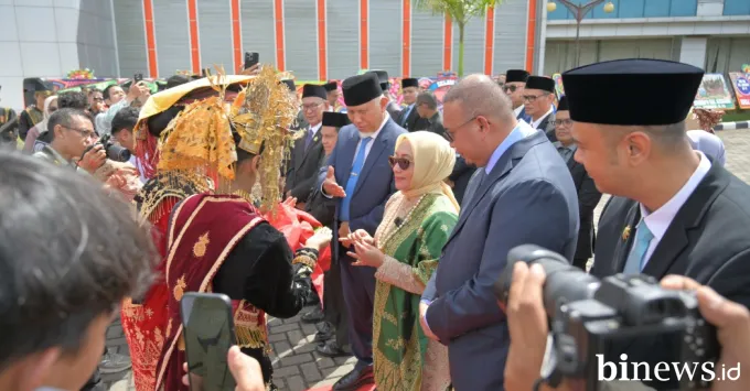 Gubernur Sumatera Barat (Sumbar), Mahyeldi Ansharullah...