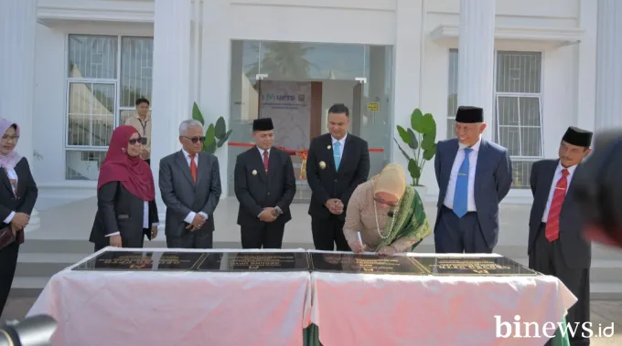 Gubernur Mahyeldi Dampingi Menteri PPPA Resmikan UPTD PPPA dan RPS Sijunjung