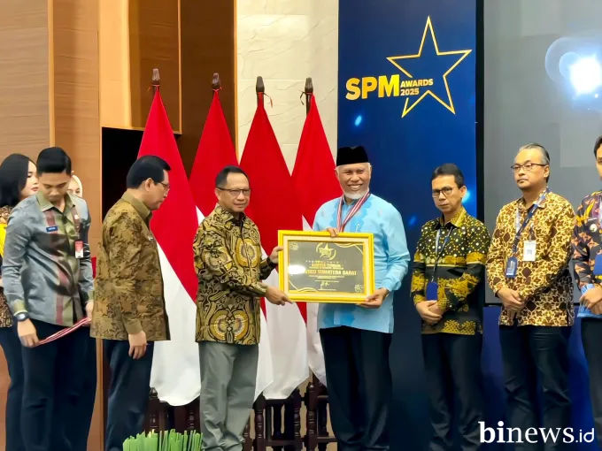 Gubernur Mahyeldi Kembali Terima Penghargaan Tingkat Nasional