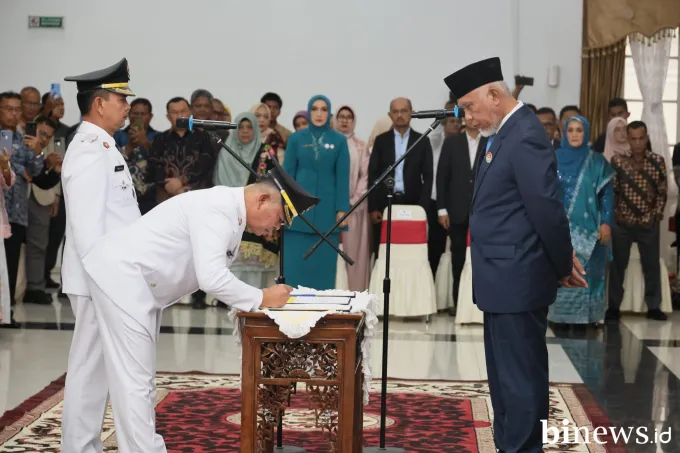 Gubernur Mahyeldi Lantik Bupati dan Wakil Bupati Pasaman