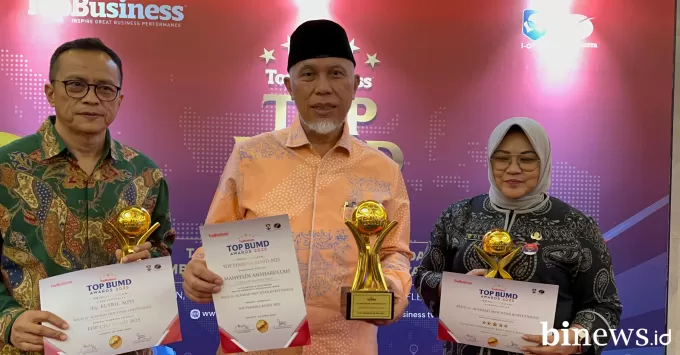 Gubernur Mahyeldi Raih Penghargaan Top Pembina BUMD 2025, RSAM Bukittinggi Sabet Top BUMD...