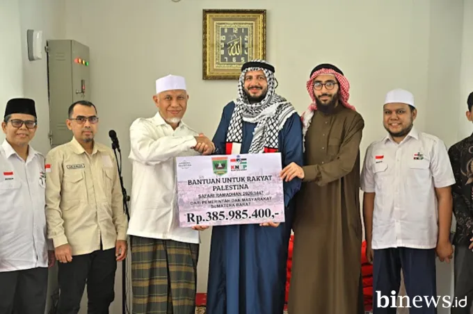 Gubernur Mahyeldi Serahkan Bantuan Kemanusiaan dari Masyarakat Sumbar untuk Rakyat...