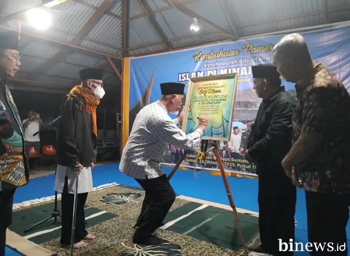 Gubernur Sumbar Mahyeldi Buka Pameran Etnofotografi Karya Seniman dan Budayawan Edy Utama