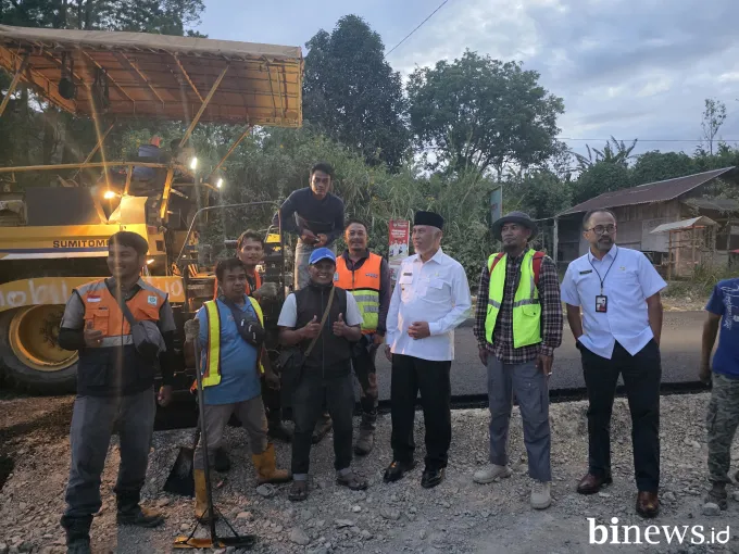 Gubernur Sumbar Tinjau Perbaikan Ruas Jalan Manggopoh - Padang Luar di Kabupaten Agam