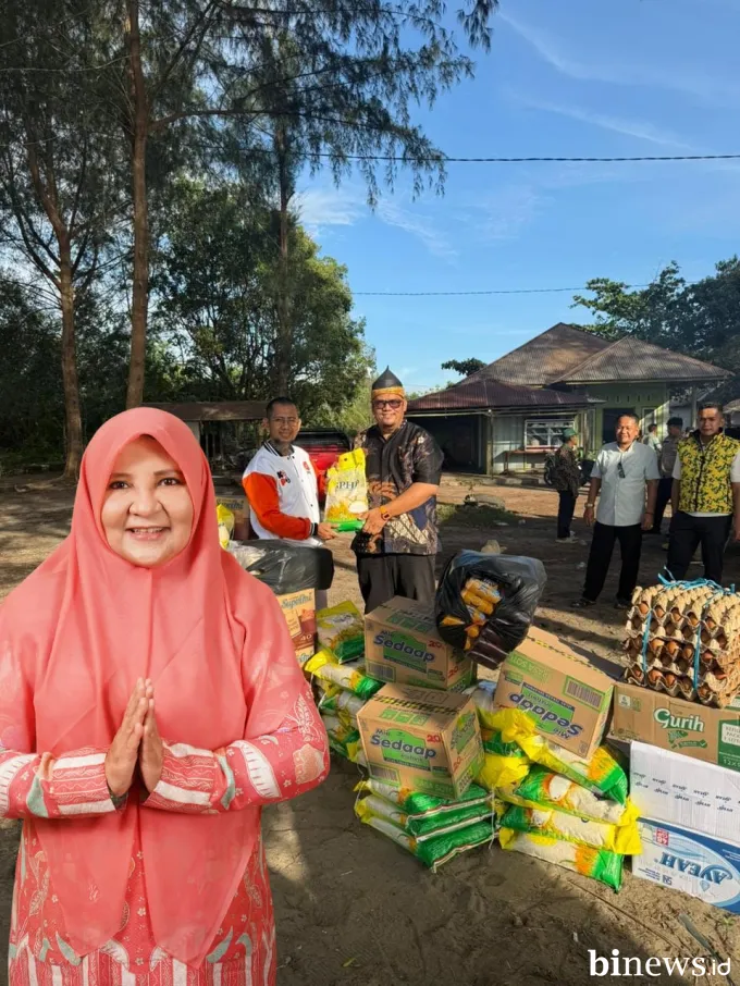 Hj. Nevi Zuairina Salurkan Bantuan bagi Korban Bencana Galodo, Banjir, dan Longsor di...