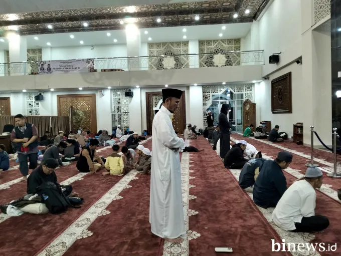 Iktikaf Malam ke-29, Wawako Allex Berbaur dengan Ratusan Jemaah