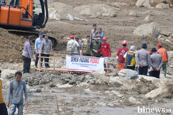 Jembatan Darurat Semen Padang Peduli di Salareh Aia Diapresiasi Gubernur, Bupati, dan...