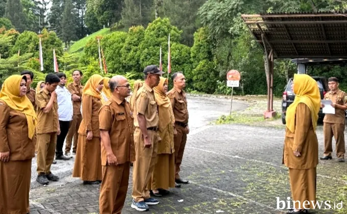 Kadis Kominfo Kabupaten Solok Pimpin Apel Pagi, Tekankan Disiplin dan Kekompakan Pegawai