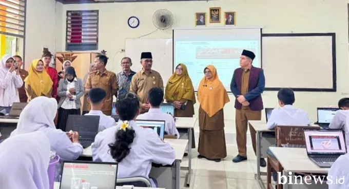 Kadisdik Sumbar Resmikan Lima Fasilitas Baru di SMAN 12 Padang