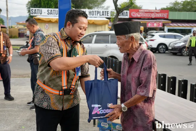 KAI Divre II Sumbar Sebar Berkah Ramadhan melalui Takjil dan Makanan Berbuka Puasa serta...