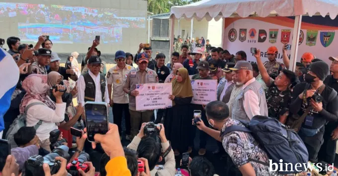 Kepala BNPB Dampingi Menko PMK dan Mendagri Resmikan Hunian Sementara di Sumatera Barat