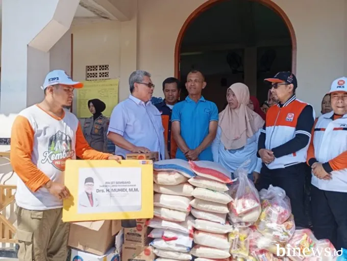 Ketua DPRD Sumbar Muhidi Tinjau Warga Terdampak Banjir di Dua Lokasi di Padang