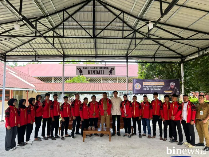 Ketua IPSI Vasko Ruseimy Lepas Atlet Pencak Silat Sumbar Berlaga di PON Beladiri