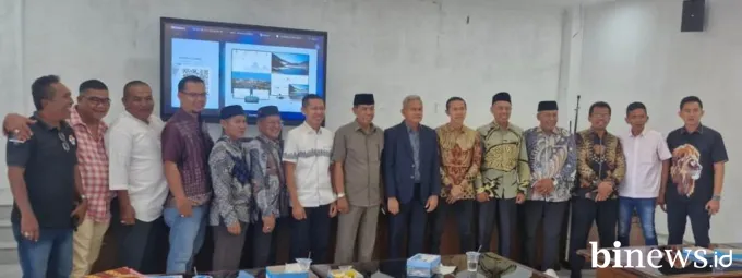 Komisi V DPRD Sumbar Terima Aspirasi IKSB, Bahas Pembangunan Pesantren dan Lapangan Sepak...
