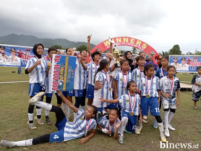 Kompak FC Putri Juara Open Turnamen Sepak Bola Putri Sumbar 2026