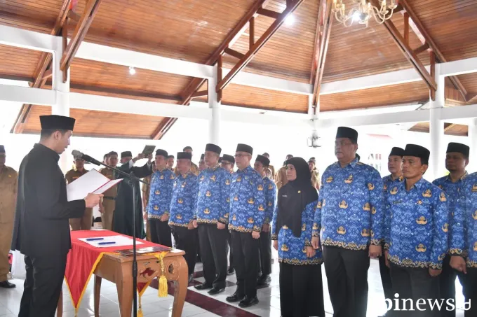 Lantik 16 Pejabat Eselon II, Wali Kota Riyanda Perkuat Birokrasi di Tengah Tantangan...