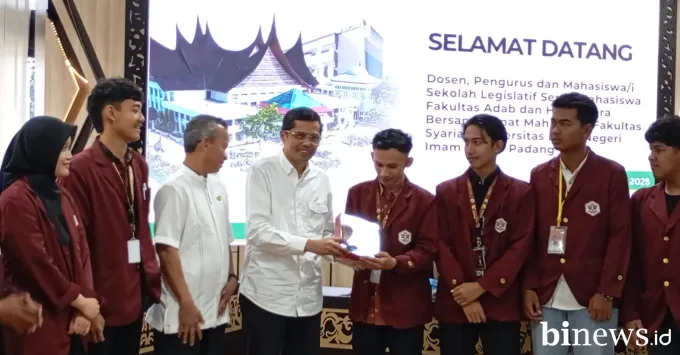 Mahasiswa UIN Imam Bonjol Padang Kunjungi DPRD Sumbar dalam Kegiatan Sekolah Legislatif