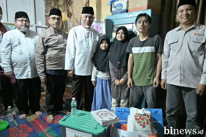 Makan Sahur di Rumah Warga  Solsel, Gubernur Mahyeldi: Jangan Tinggalkan Generasi yang...