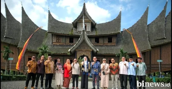 Menteri Pariwisata Kagum Pada Istano Pagaruyung
