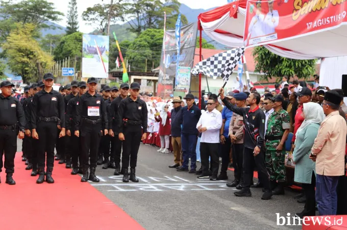Meriahkan HUT ke-80 RI, Wawako Allex Buka Lomba Gerak Jalan Tepat Waktu