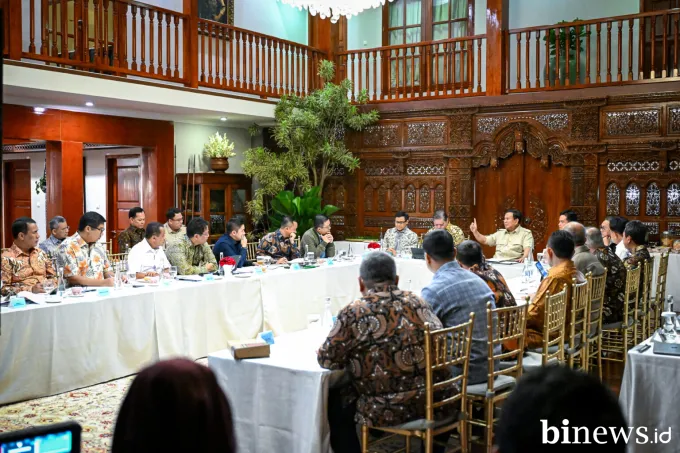 Minggu Malam Presiden Prabowo Pimpin Pertemuan Bahas Isu Strategis Sektor Keuangan