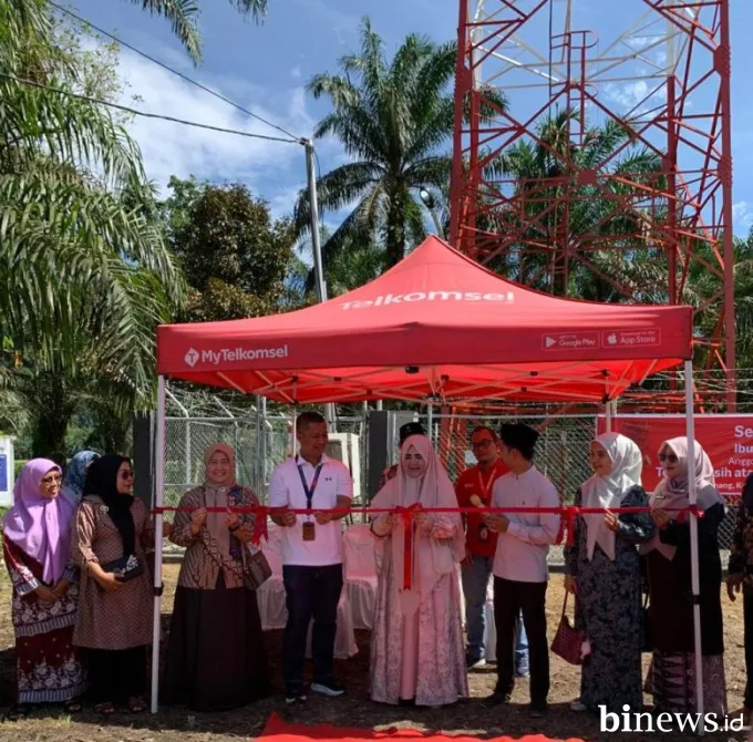 Nevi Zuairina Hadir pada Peresmian BTS Telkomsel di Nagari Sitanang, Dukung Pemerataan...