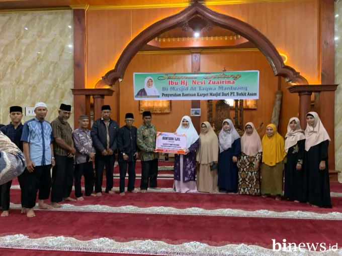 Nevi Zuairina Laksanakan Serah Terima Simbolis Bantuan TJSL PT Bukit Asam di Agam dan...