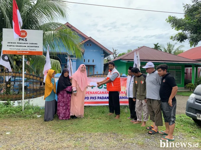 Nevi Zuairina Secara Bertahap Berikan Bantuan untuk Korban Banjir Bandang di Kabupaten...